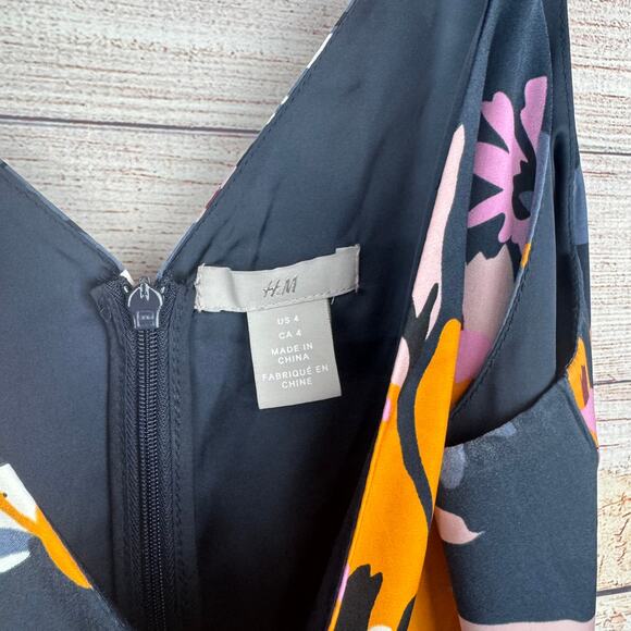 H&M Floral Cropped Jumpsuit W/ V-neck - Picture 7 of 7